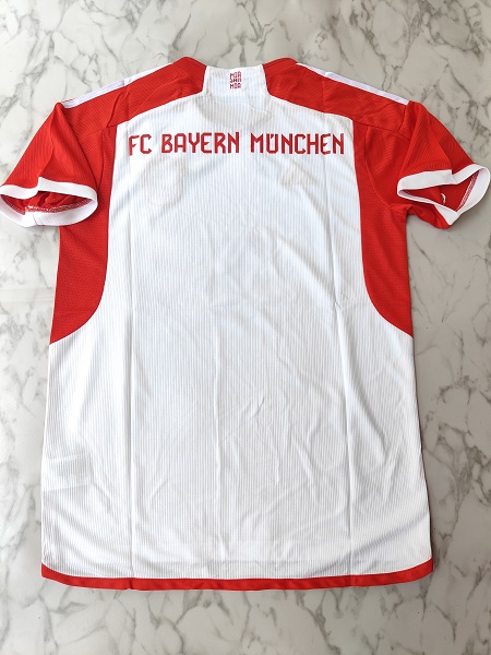 Venu Bayern Munich home football jersey
