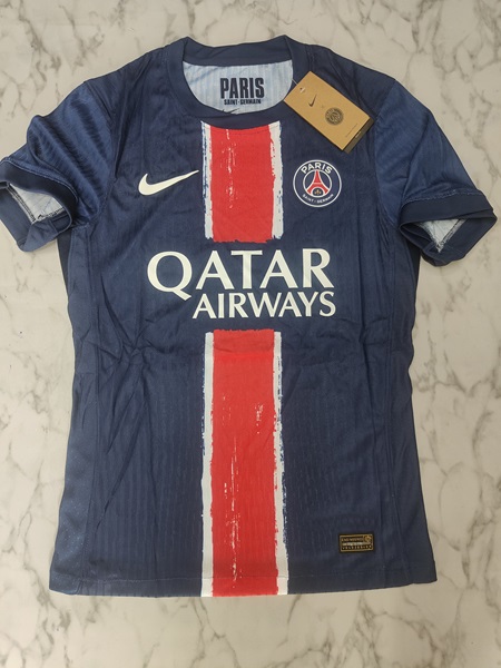 Paris Saint Germain home player football jersey Venu