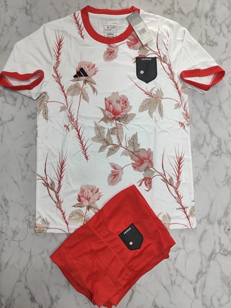 Japan red roses set football jersey Venu