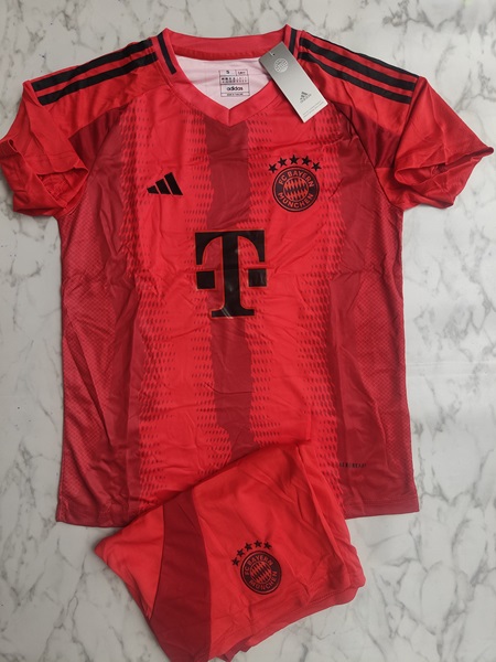 Bayern Munich home set football jersey Venu