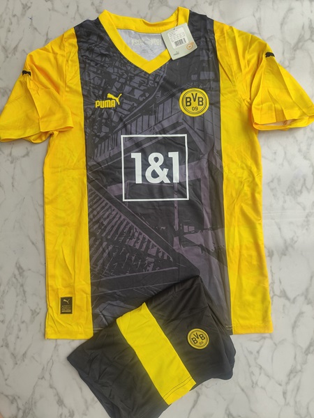 Borussia Dortmund home set football jersey Venu