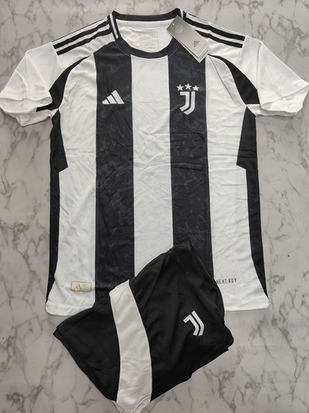 Juventus home set football jersey Venu